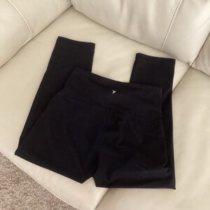 Old Navy Active Elevate Go-Dry Cropped Leggings. 🌹